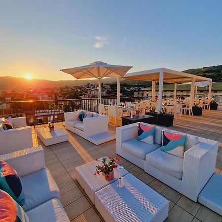 Lhp Hotel Montecatini Palace & Spa Exterior photo The rooftop lounge at the Hotel de la Paix