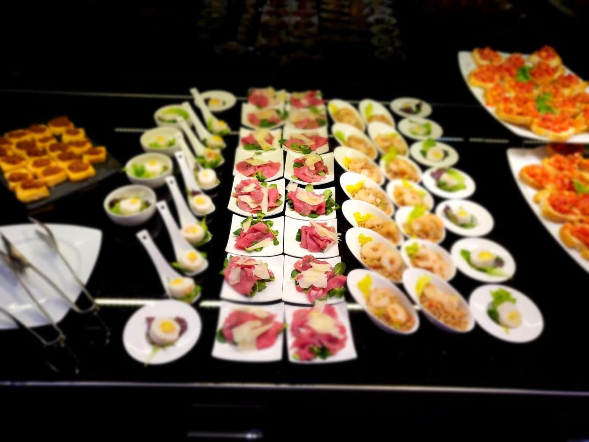 Lhp Hotel Montecatini Palace & Spa Exterior photo A buffet of tapas