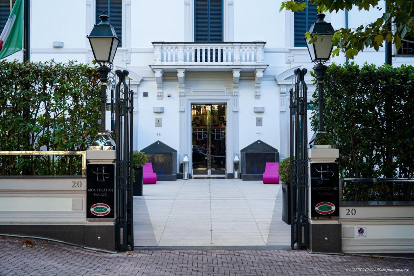 Lhp Hotel Montecatini Palace & Spa Exterior photo Entrance to the hotel