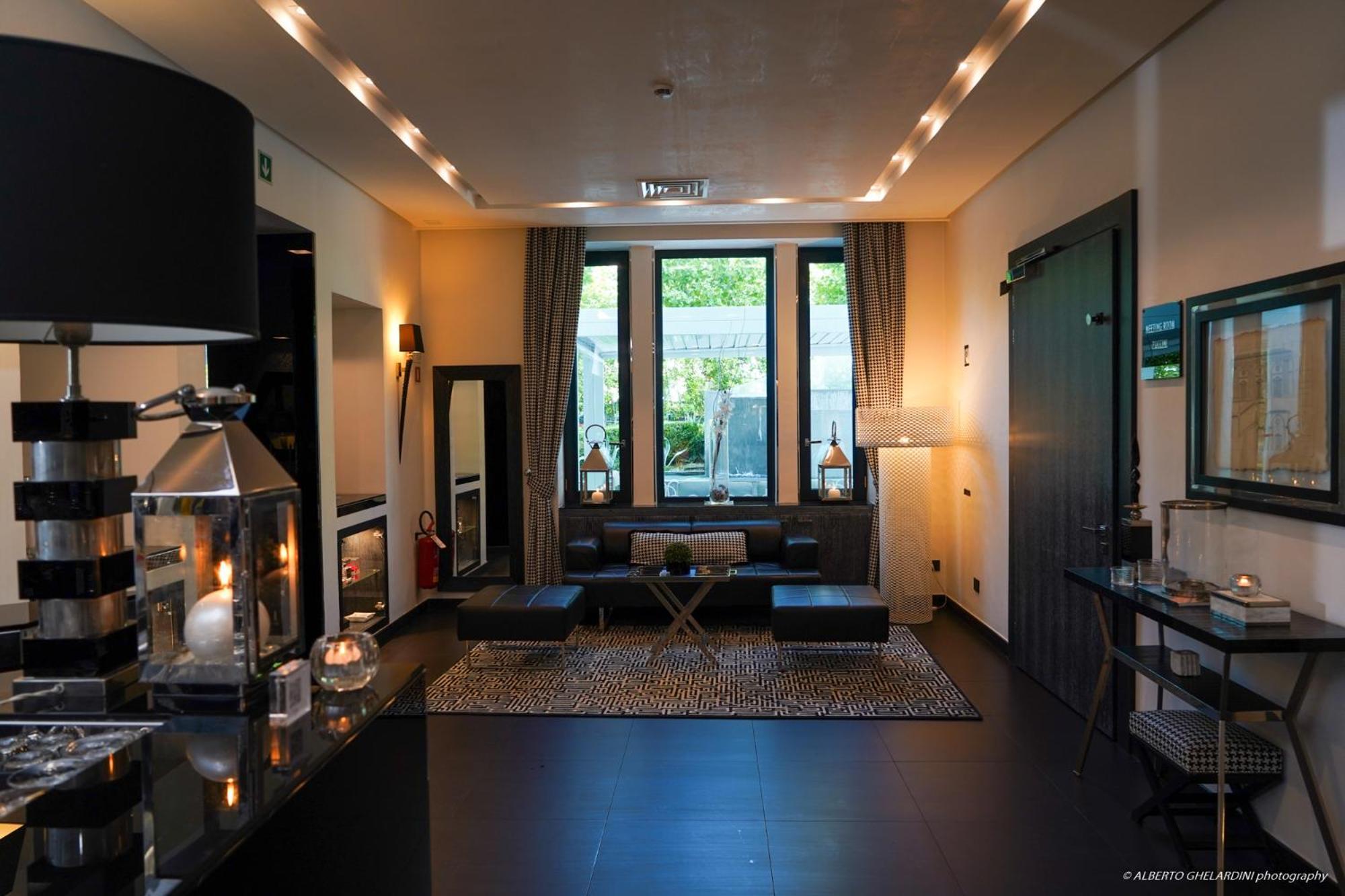 Lhp Hotel Montecatini Palace & Spa Exterior photo A suite at the Mandarin Oriental, Munich