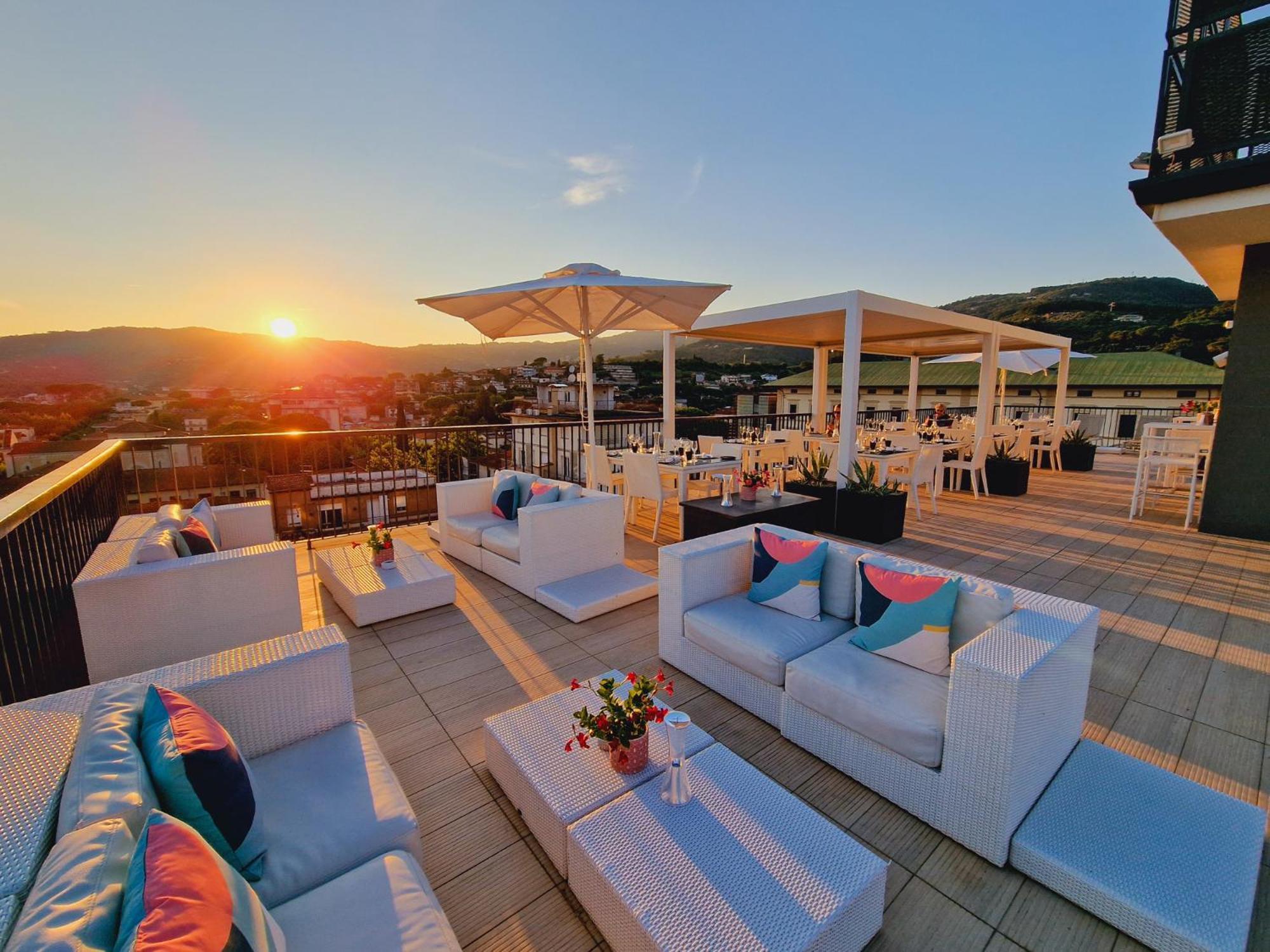 Lhp Hotel Montecatini Palace & Spa Exterior photo The rooftop lounge at the Hotel de la Paix