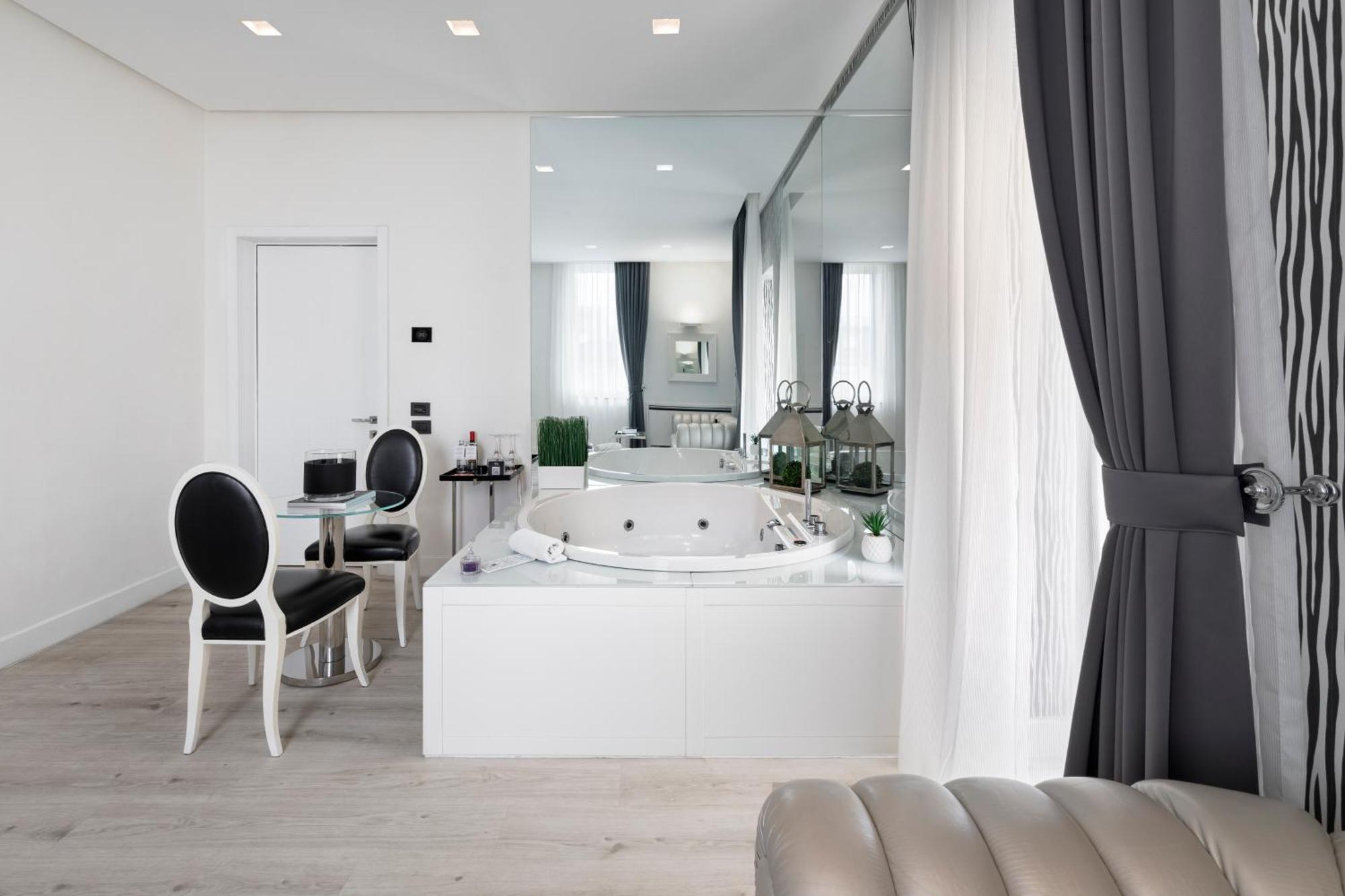 Lhp Hotel Montecatini Palace & Spa Exterior photo A bathroom in a private house