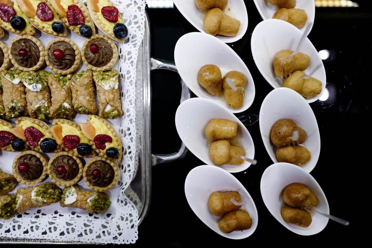 Lhp Hotel Montecatini Palace & Spa Exterior photo Canapés